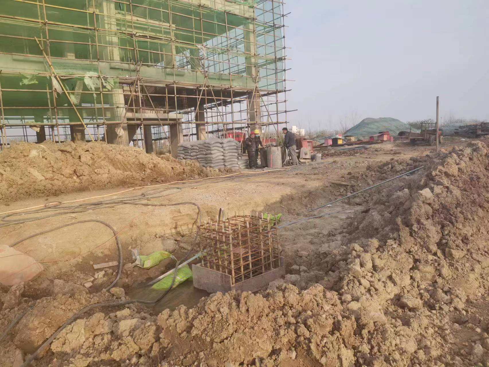 杨市办事处当桥梁出现裂缝的时候应该及时加固修补